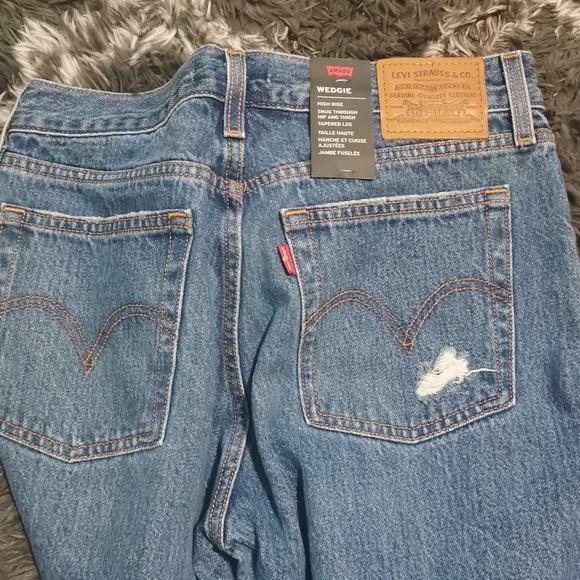 wedgie high rise size 28 distressed levis nwt - Picture 4 of 6